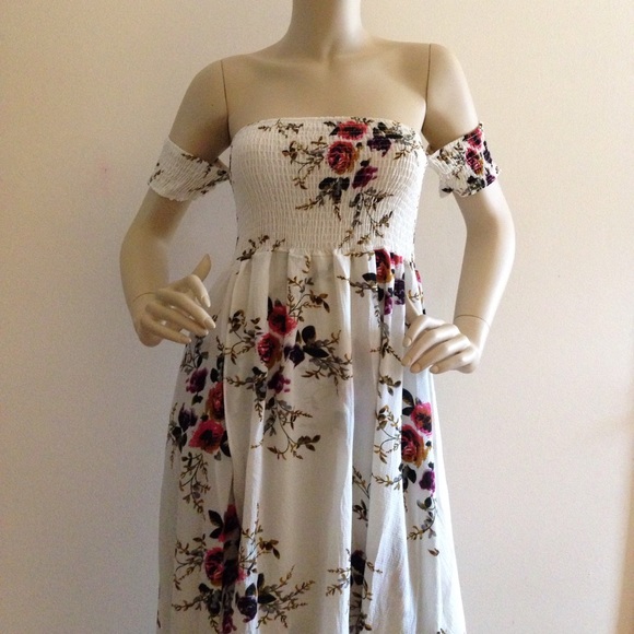 UP TO SIZE XXL! Unique off Shoulder Floral Maxi - Picture 5 of 7